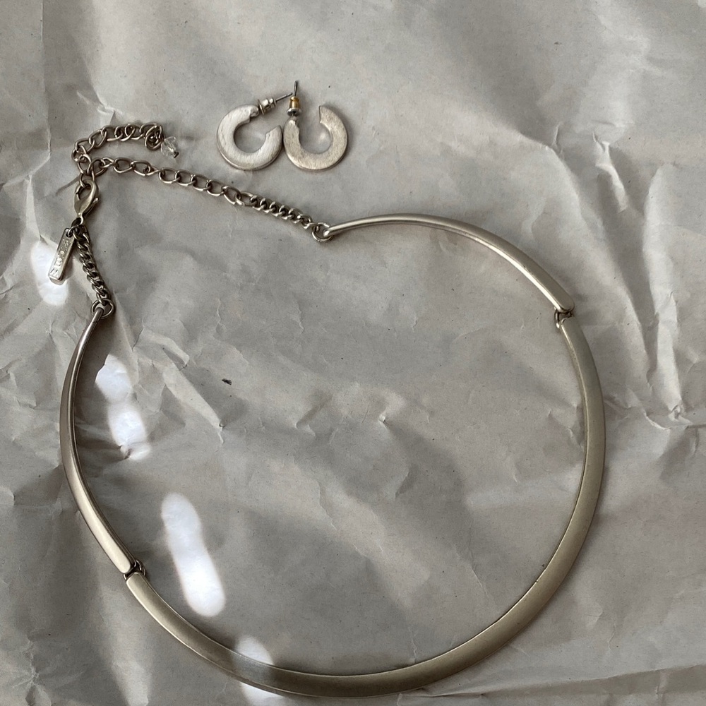 Elegant Gold Necklace and Earring Set